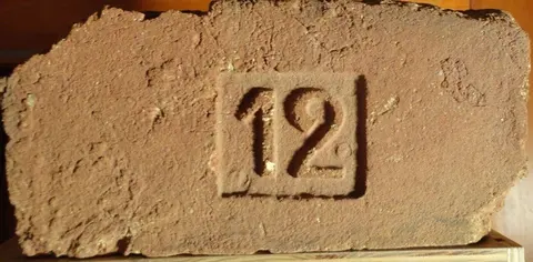 Značka 12